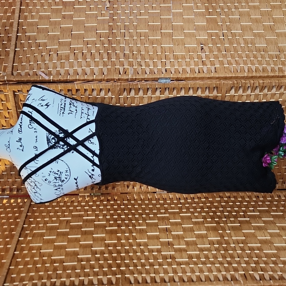Madden NYC, Scoop Neck Fitted Mini, Crochet  Sexy Black Fully Lined X Back Dress - Picture 3 of 9